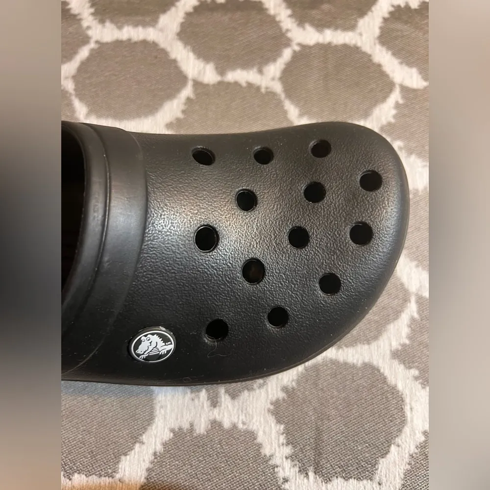 Crocs Black  Clogs - Image 4