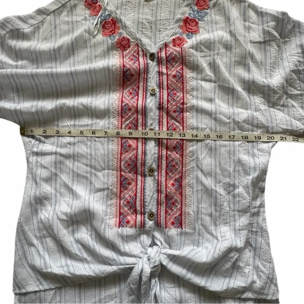 ANDREE BY UNIT Embroidered Boho Chic Western front tie Blouse size Small - Image 3