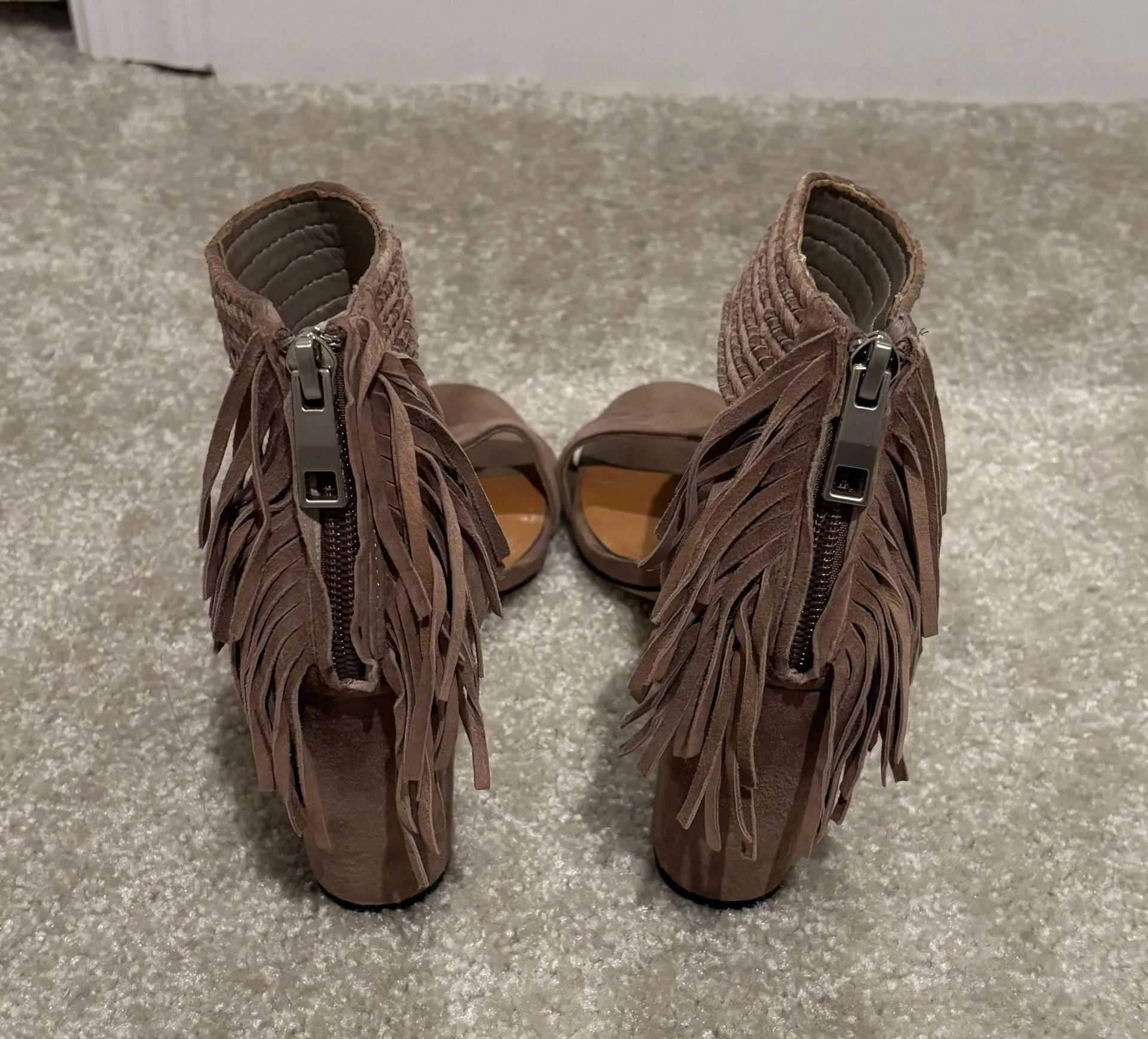 BCBG Heels Suede Size 8.5 - Image 3