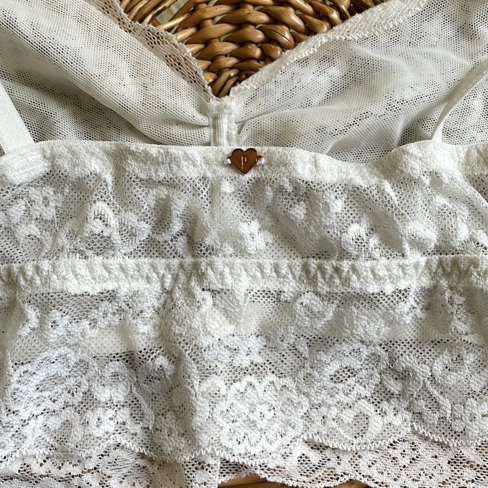 VS PINK beautiful white lace beaded bralette - Image 4