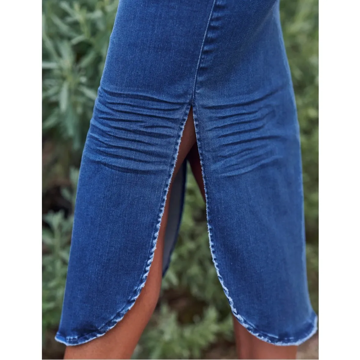 Frank & Eileen Unforgettable Skirt in Medium Wash with Grinding - Image 8