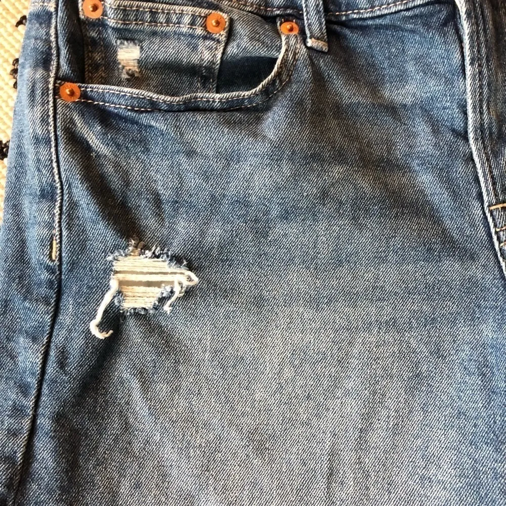 Gap 5" Mid Rise Denim Shorts Jorts 4/27 Medium Indigo Festival Distressed - Image 3