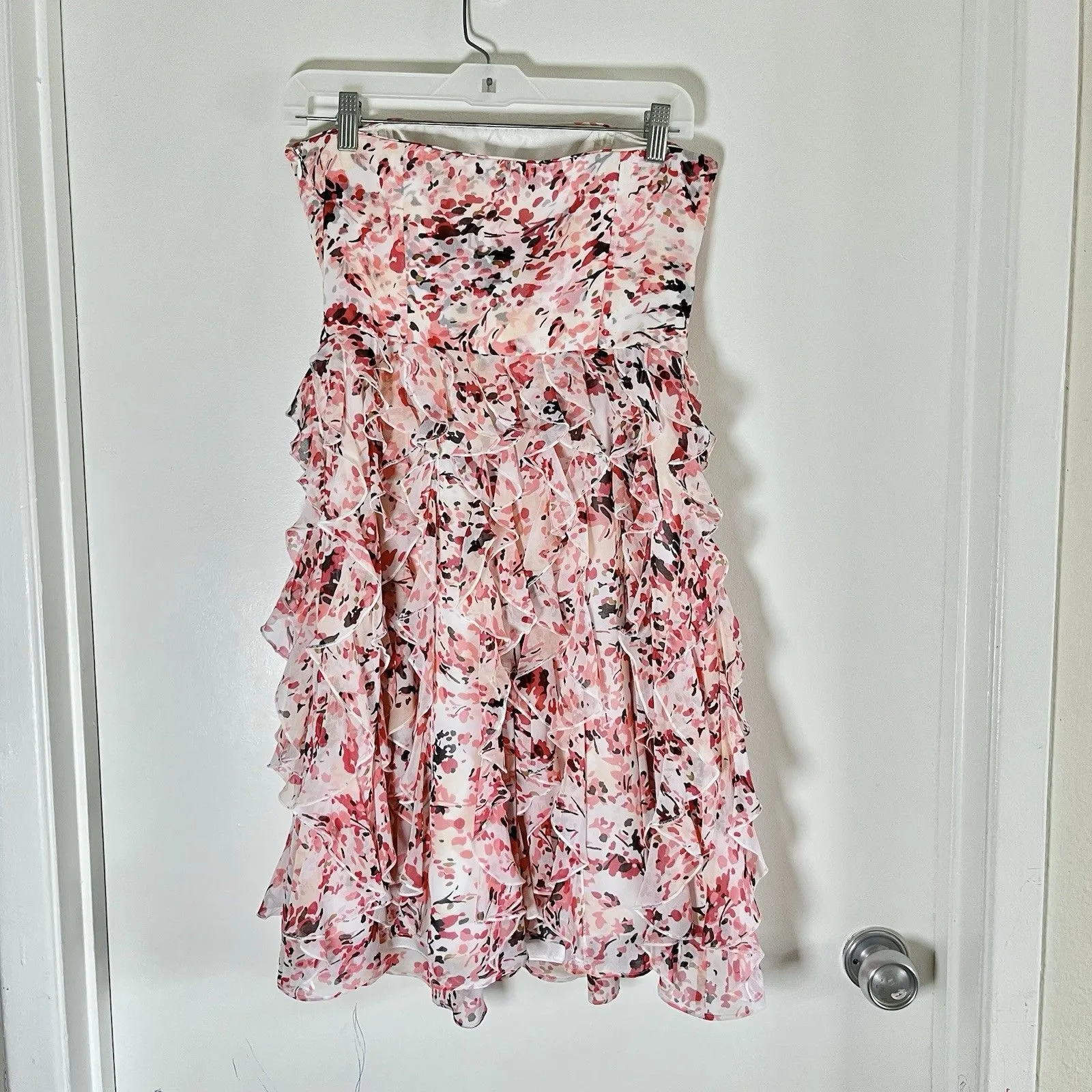 WHBM White House Black Market Strapless Dress Size 4 feminine ruffles W Zipper - Image 4