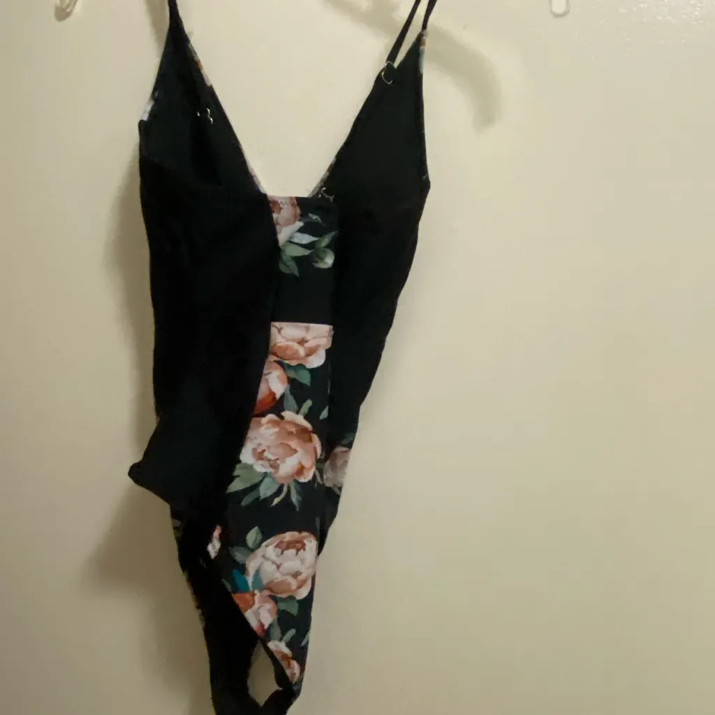 Cupshe Womens One Piece Swimsuit Black M Medium  Pink Floral Flowers Print - Image 4