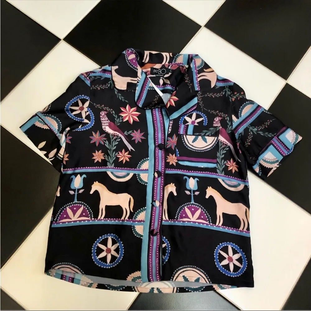 Satin Cordel Print Scarf Pattern Short Sleeve Button Down Peacocks Multi S - Image 4