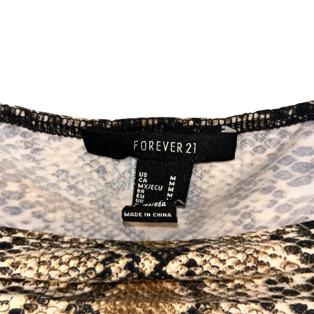 Forever 21 Reptile Snake Design Crop Top Long Sleeve Shirt Women’s Size Medium! - Image 2