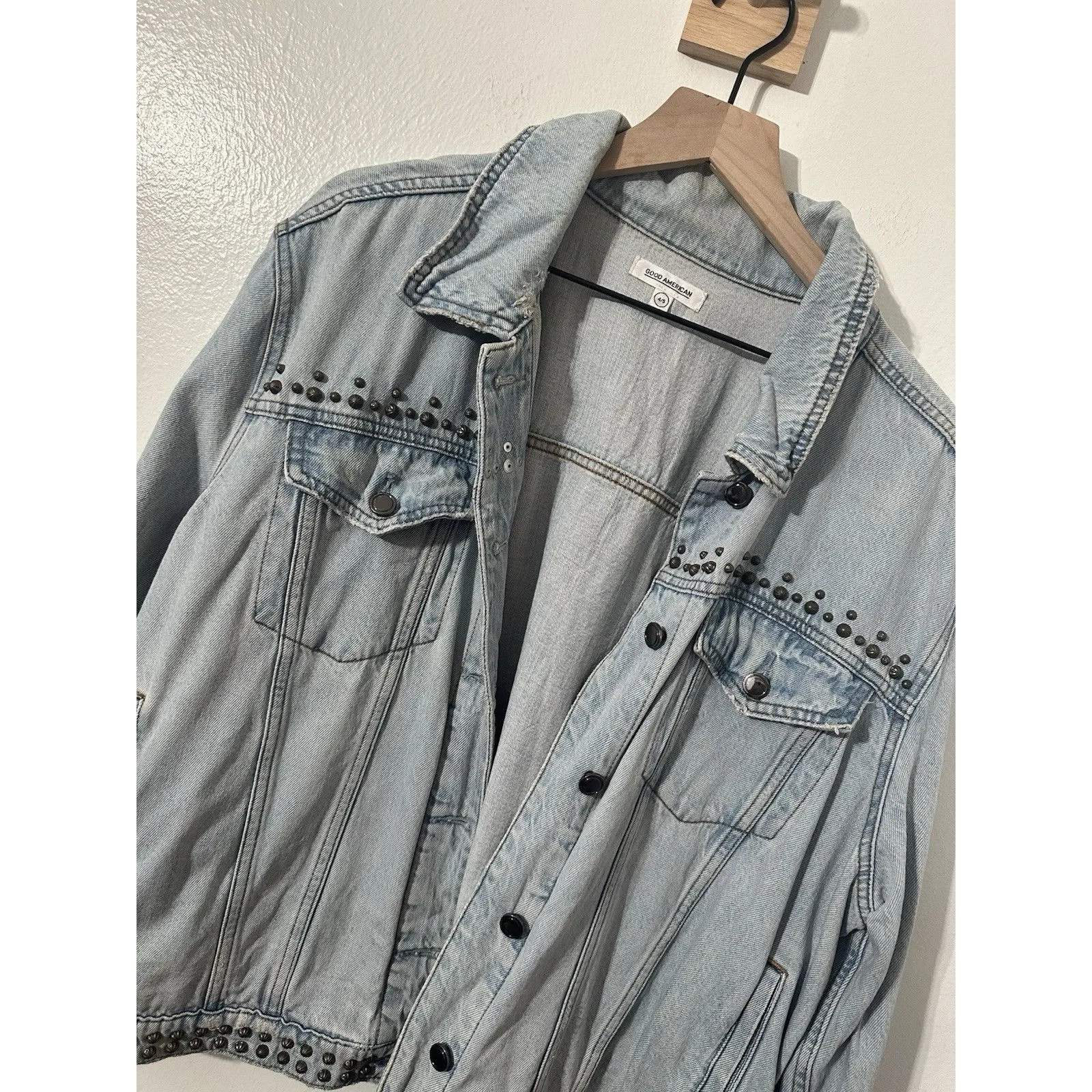 Good American Women’s Studded Boyfriend Denim Jean Jacket Sz 4/5 (XL/2XL) - Image 4
