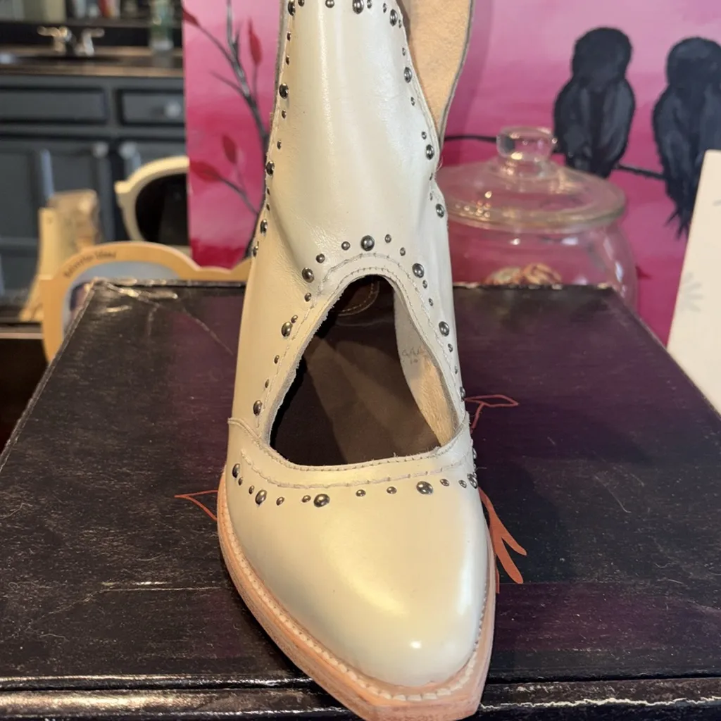 Freebird by Steven Melody Western Sandals NWT runs big - Image 4