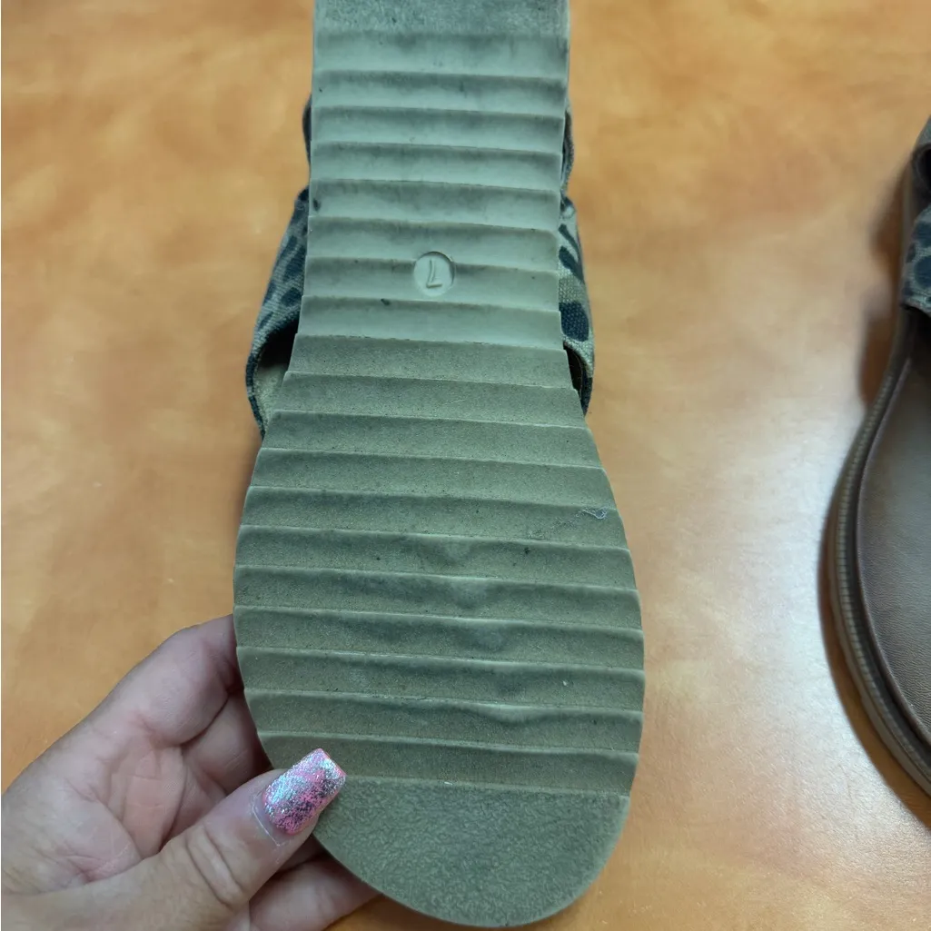 Very G Tan and Black Leopard Sandals - Image 6