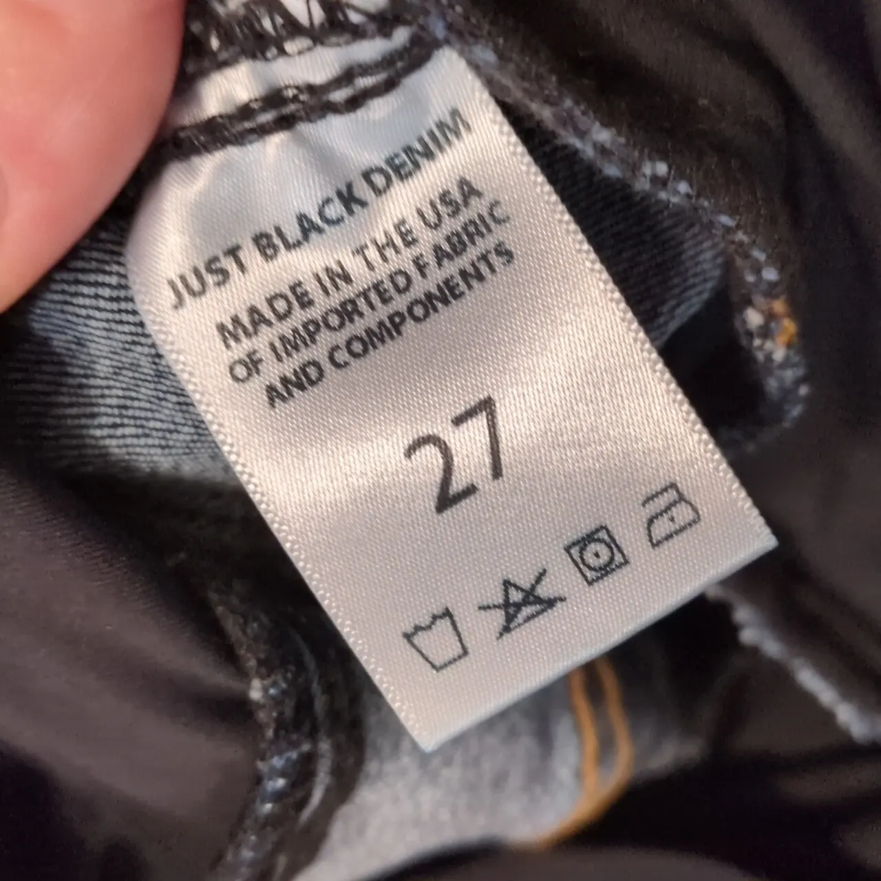 Just Black Maternity Shorts Size 27 - Image 4