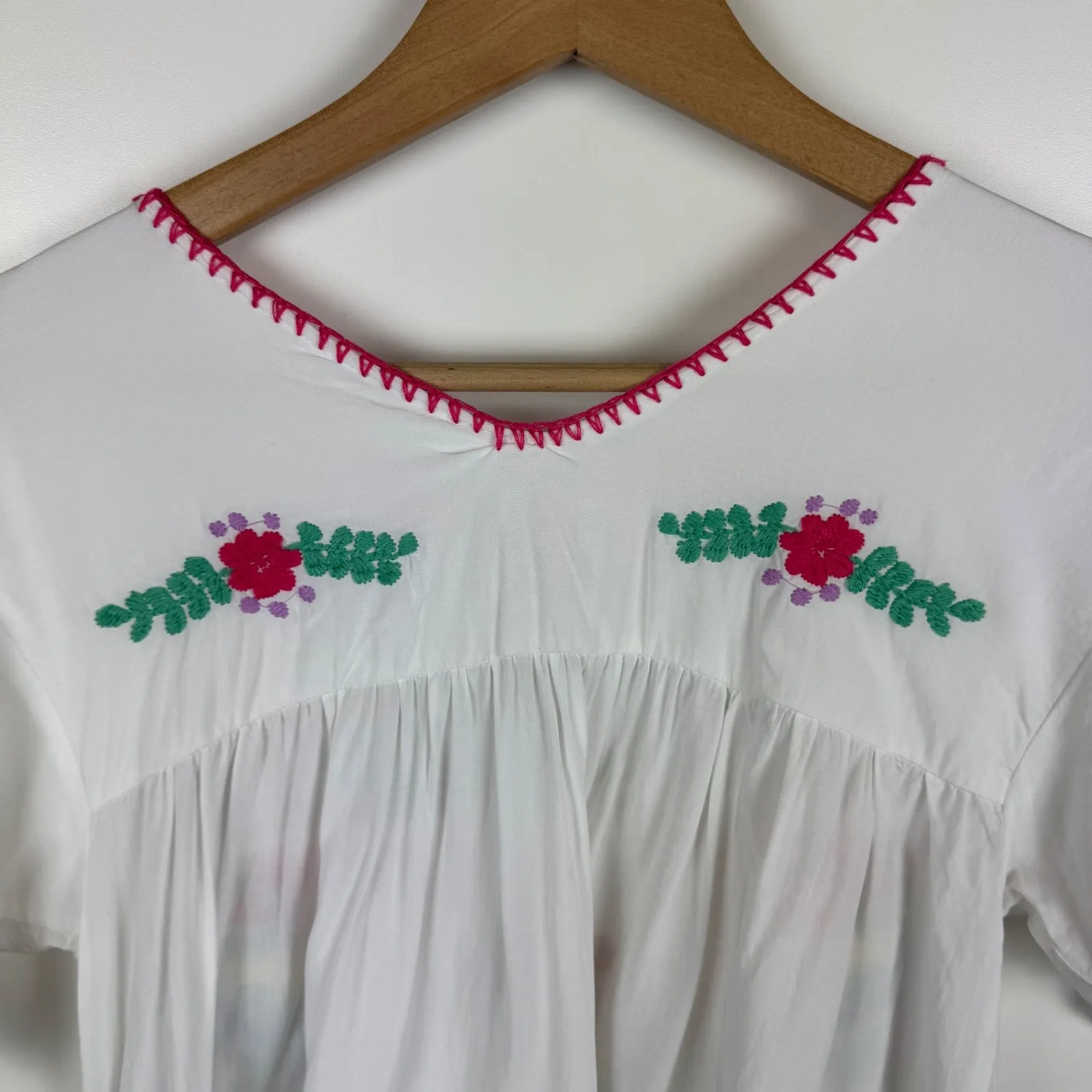 J Marie Embroidered Peasant Top‎ Sz XS Floral Colorful Bohemian Blouse Flowy White - Image 4