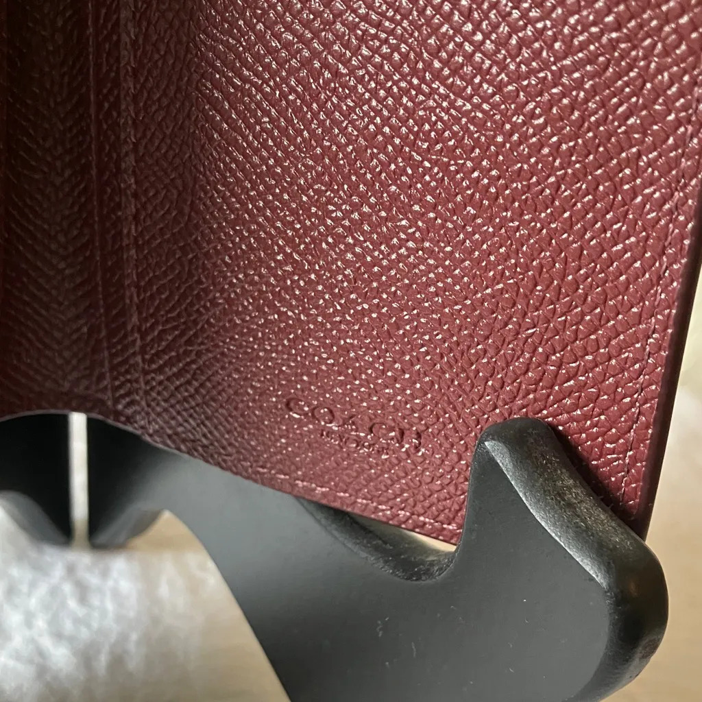 Coach: Coral Bifold Wallet - Image 10