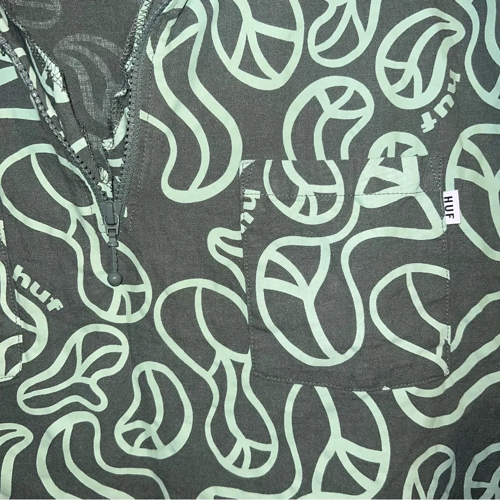 Huf Worldwide Groovy 1/4 Zip Linen Blend Polo Shirt Logo All Over Peace Signs Green Size M - Image 5