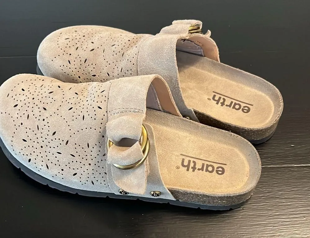 EARTH Agoli Clog In Taupe Suede Size 7 - Image 3