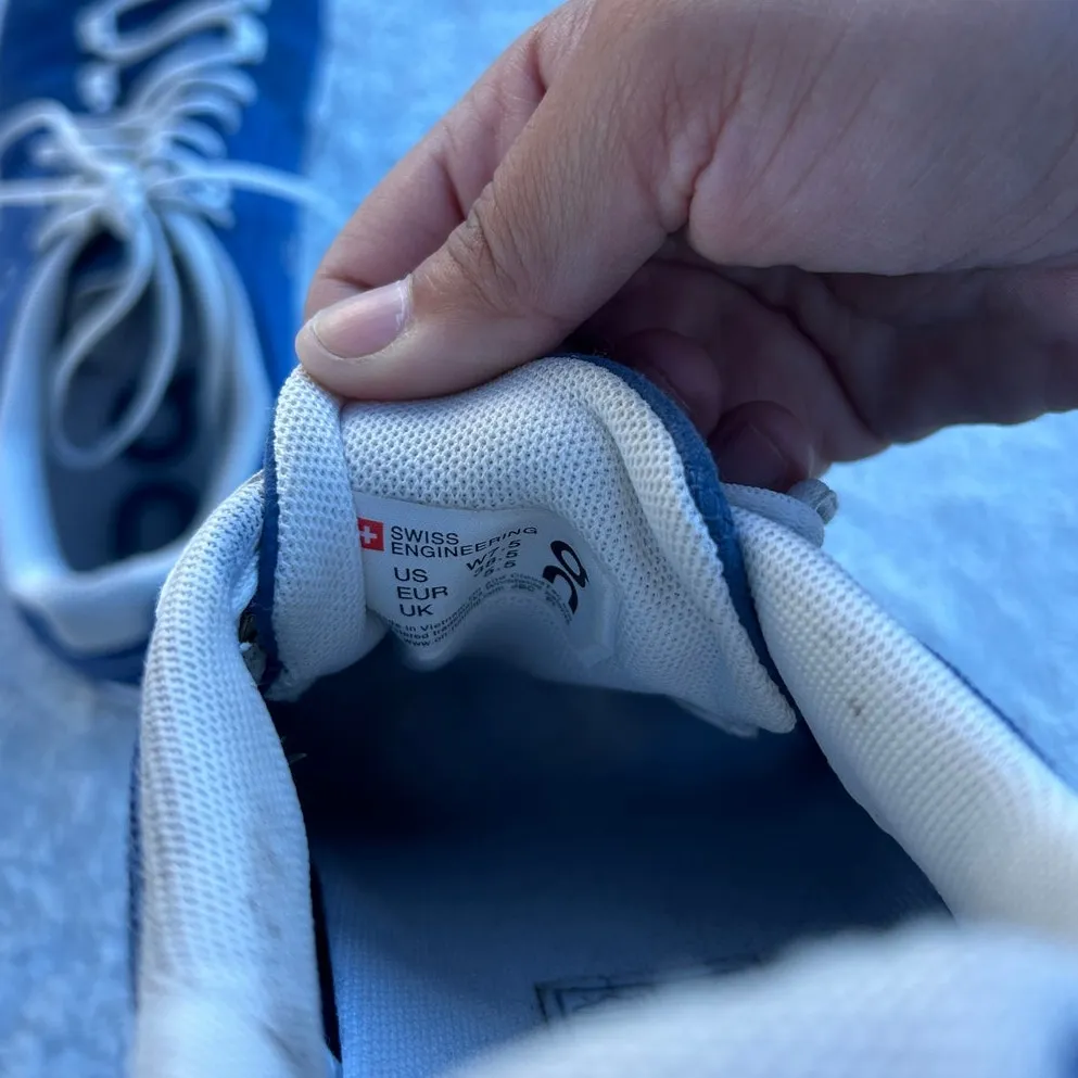 On Cloud Women's Activewear Blue/White Shoes Size 7 Blue - Image 4