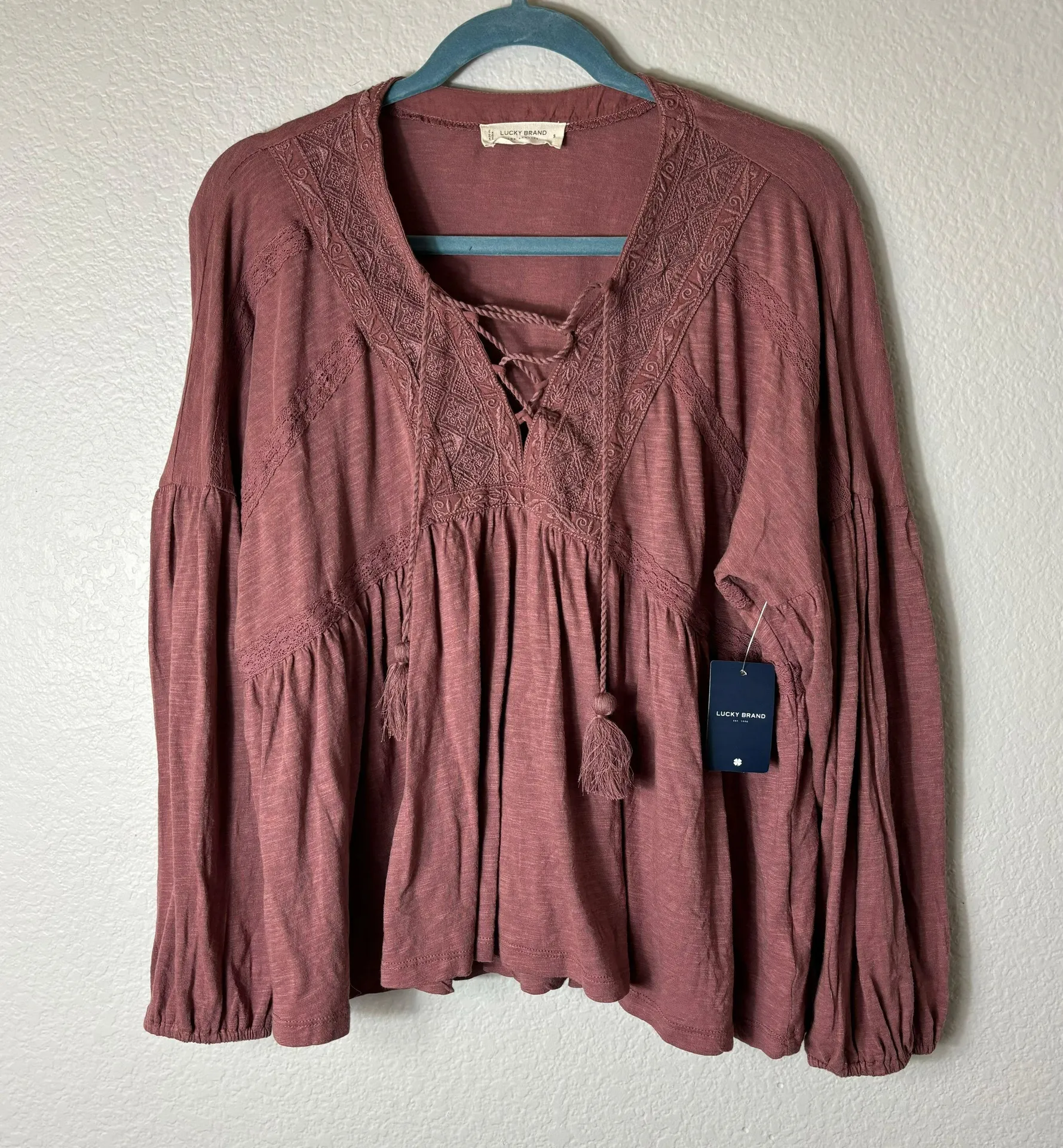 NWT  Lace Up Rose Brown Trim Peasant Top size Small - Image 3