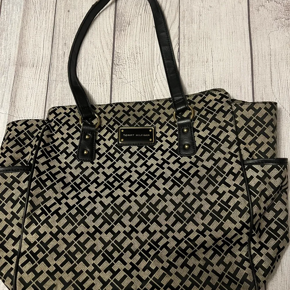 Tommy hilfiger purse - Image 5