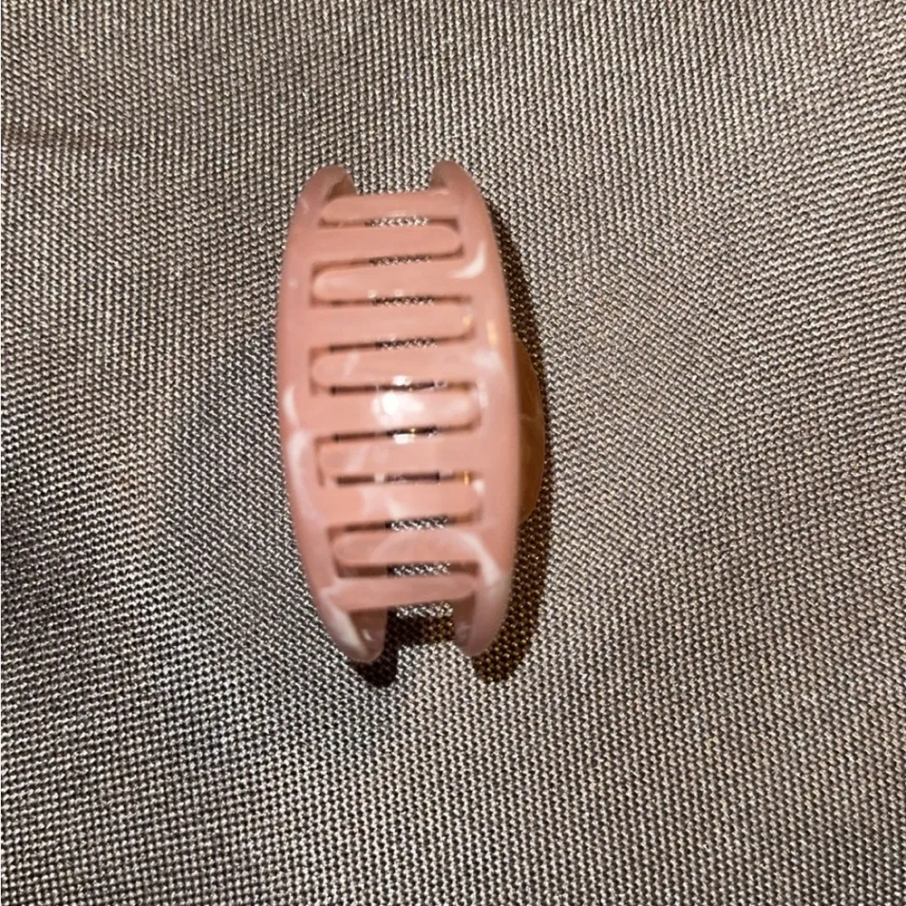 Elegant Pink Hair Claw Clip - Image 2