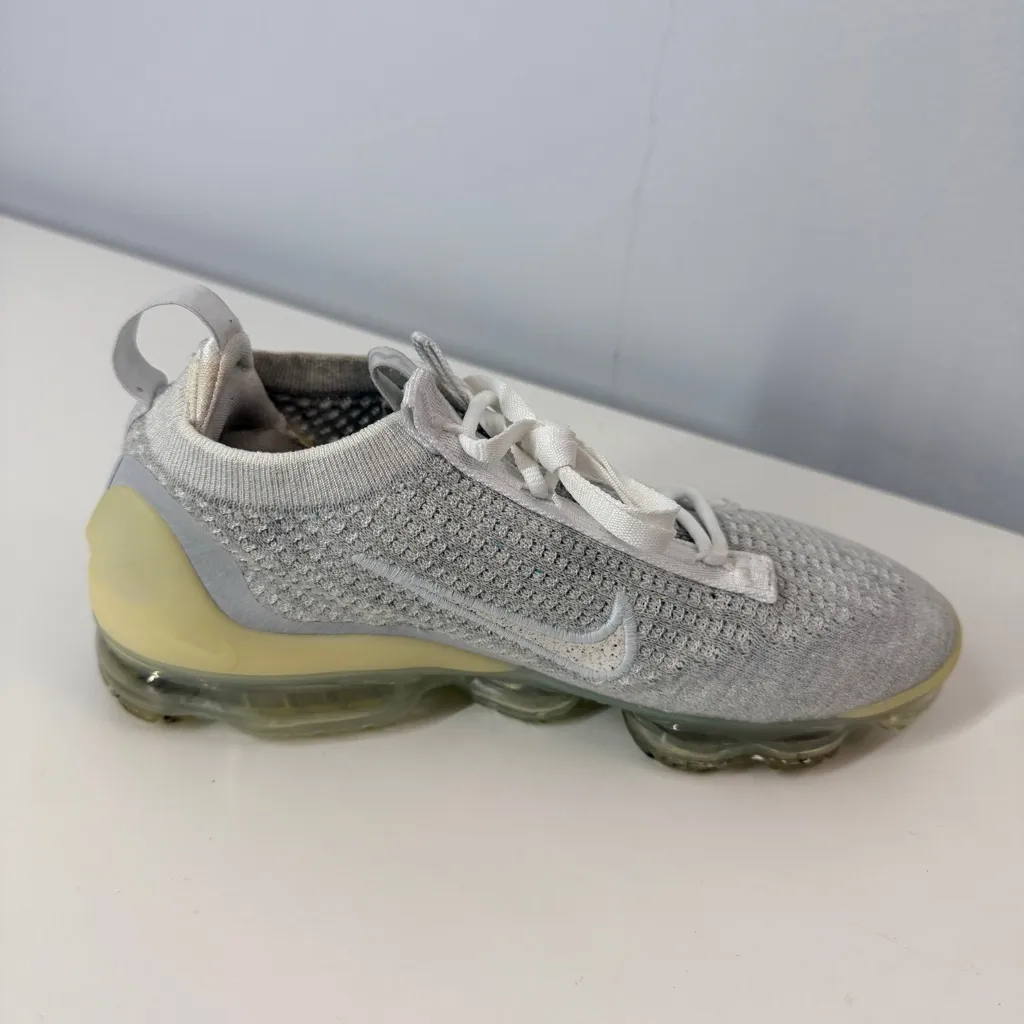 Nike Air VaporMax 2021 Flyknit in the "White/Pure Platinum" Size 6.5 US Women - Image 7