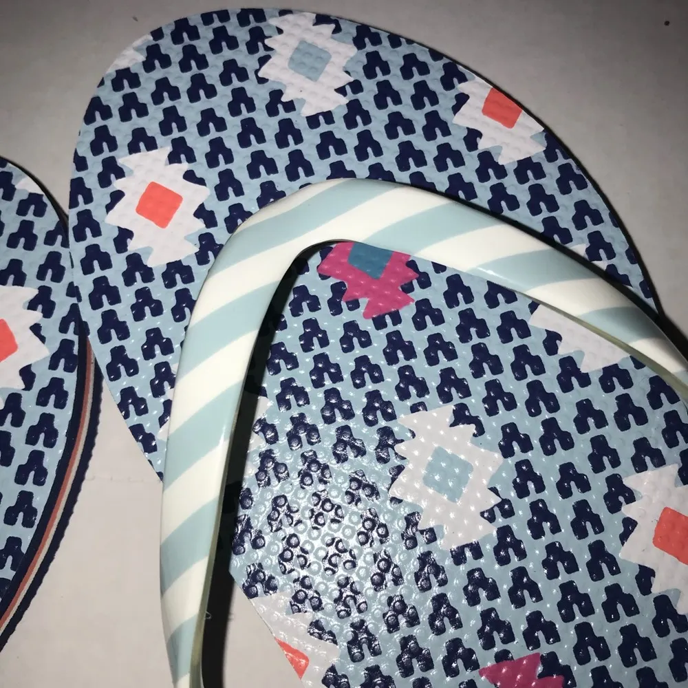 Vera Bradley Flip-Flops in Patchwork Bouquet Sz Small (Sizes 5/6) NWT - Image 5