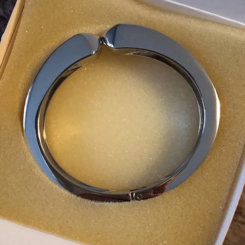 Stella and Dot, Emerson bangle bracelet - Image 2