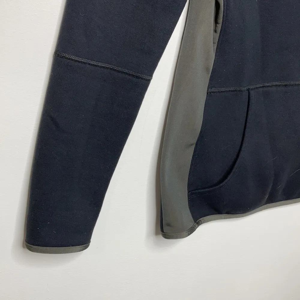 Under Armour quarter Zip sweatshirt size‎ small - Image 2