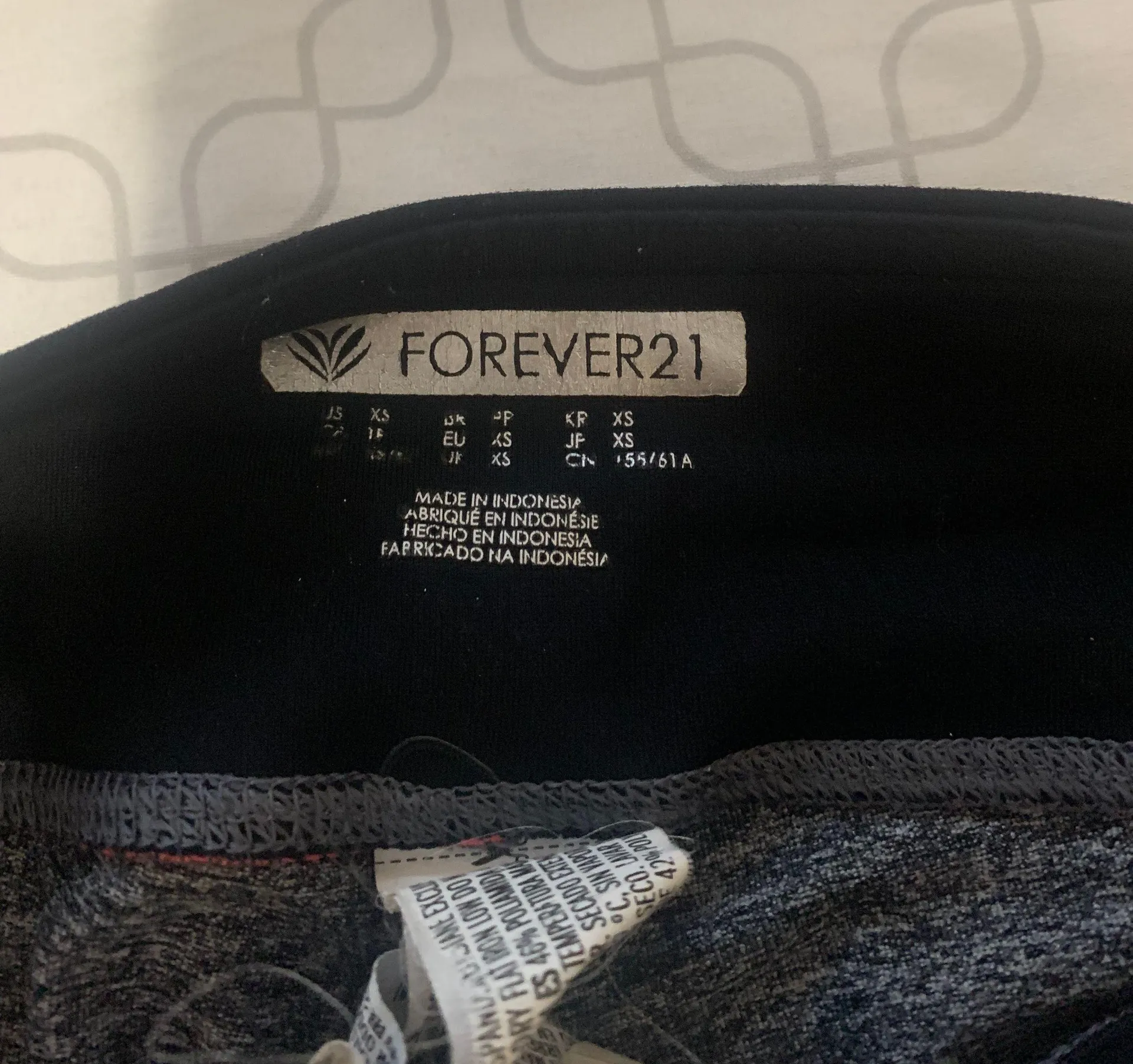 Active Capri Grey Leggings - Image 3