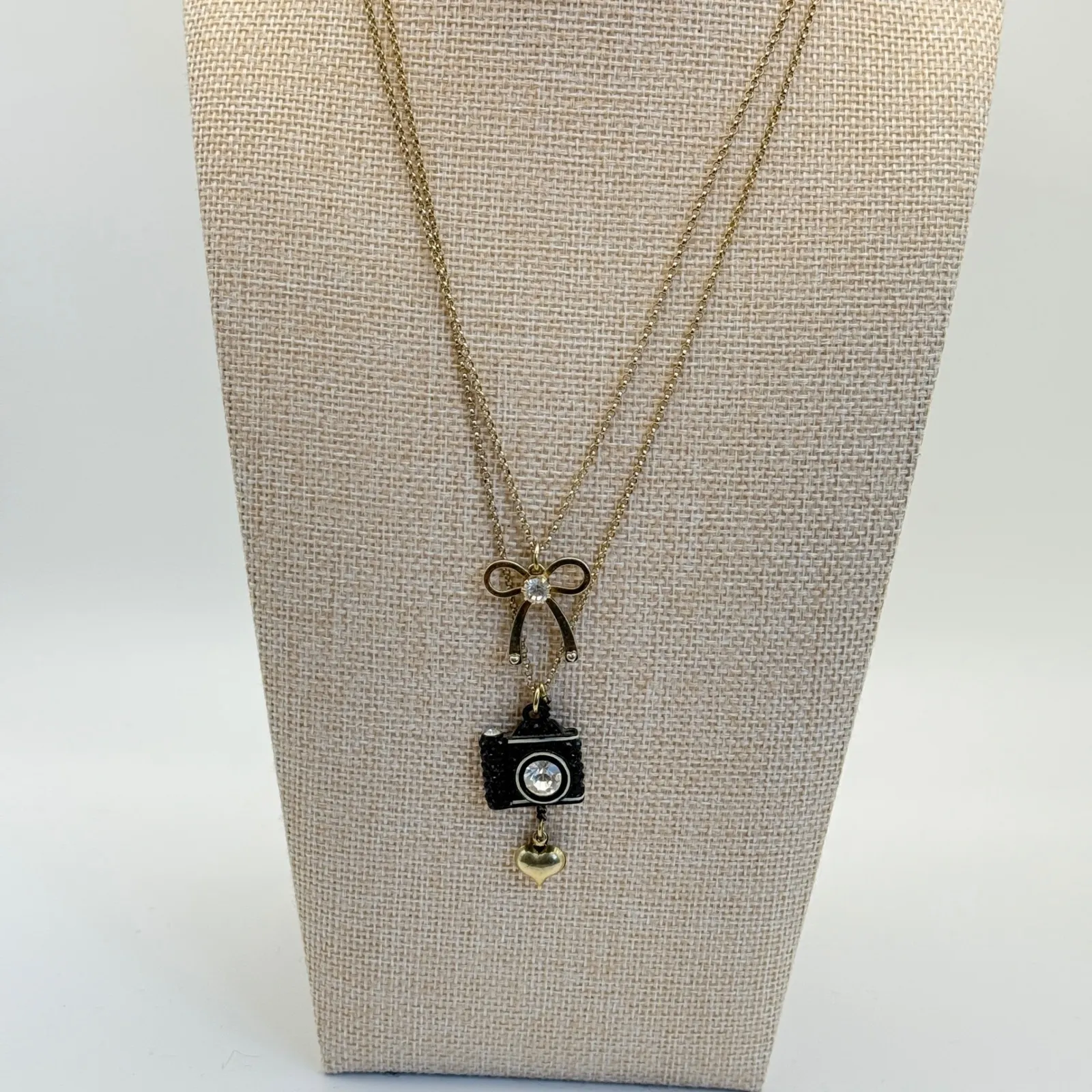 Betsey Johnson Y2K‎ Camera Pendant Necklace Gold Tone Rhinestone Bow Charm Women - Image 2