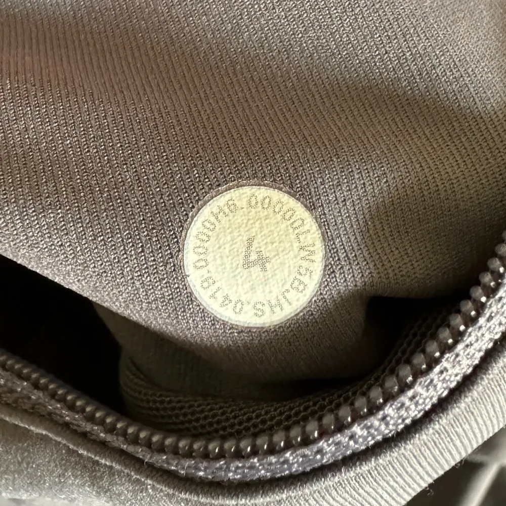 Lululemon Speed Up Tight 28" *Full-On Luxtreme
Titanium size 4 - Image 7