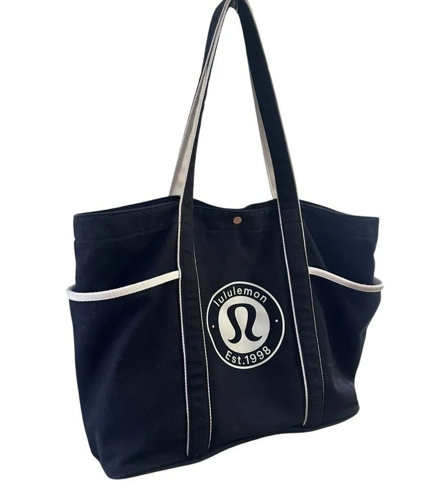 Lululemon Logo Daily Multi-Pocket Canvas Tote Bag 20L
Black White - Image 2