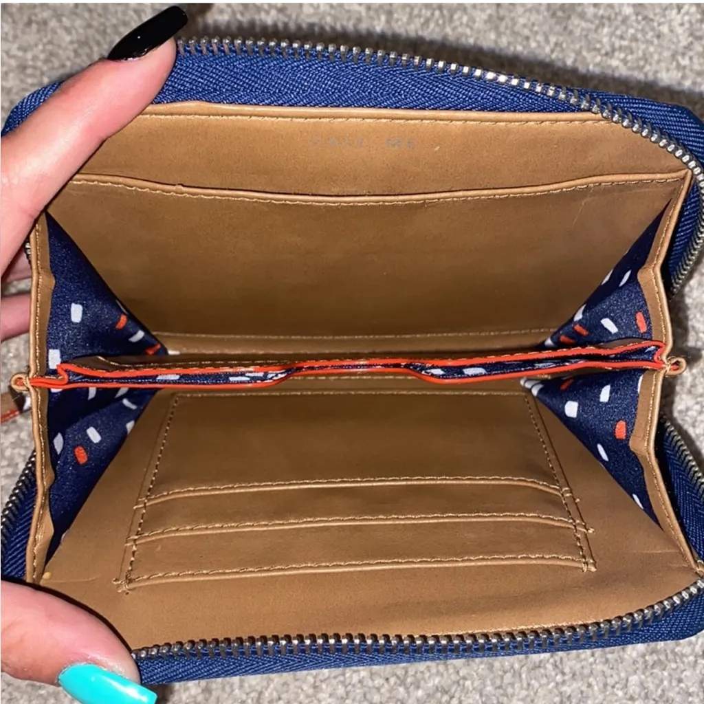 Stella & Dot Chelsea Tech Wallet Navy and White Striped - Image 4