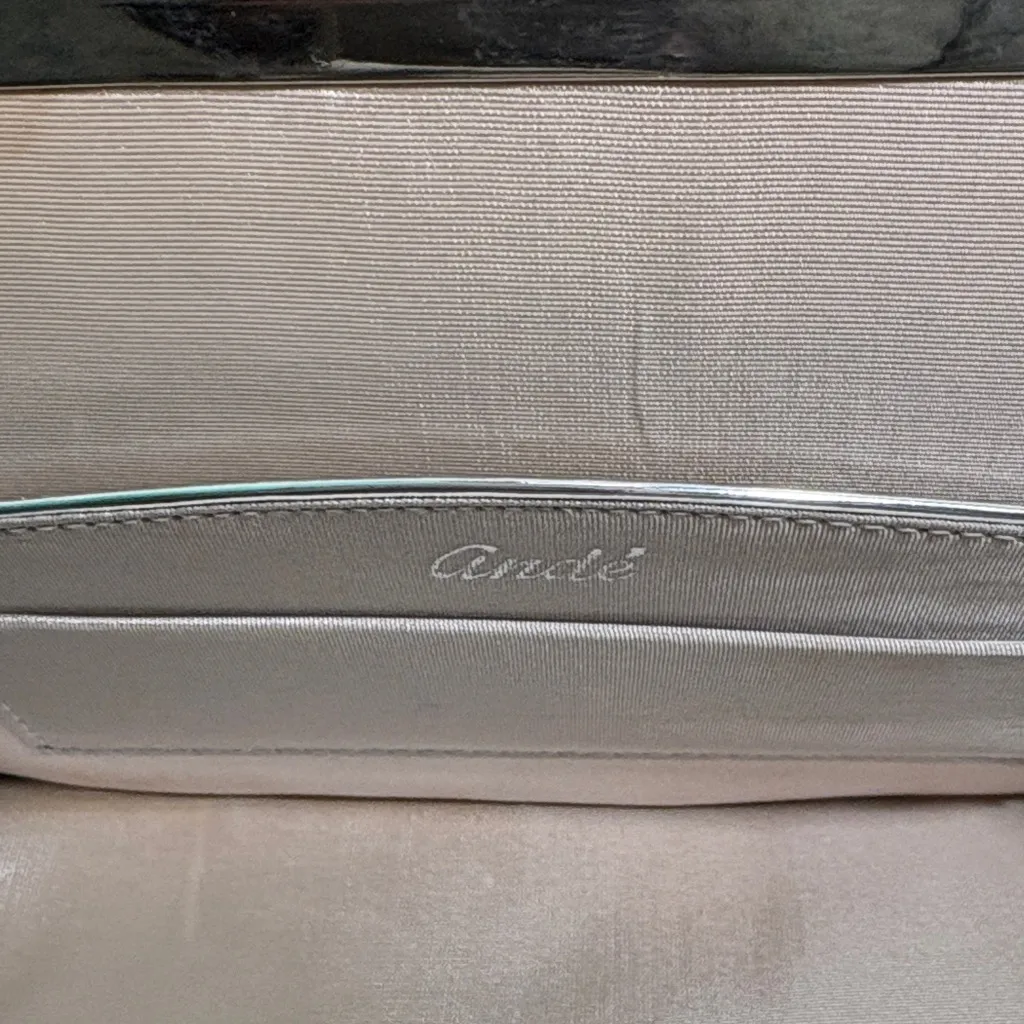 Chic Silver Vintage Handled Kiss lock Clutch - Image 9