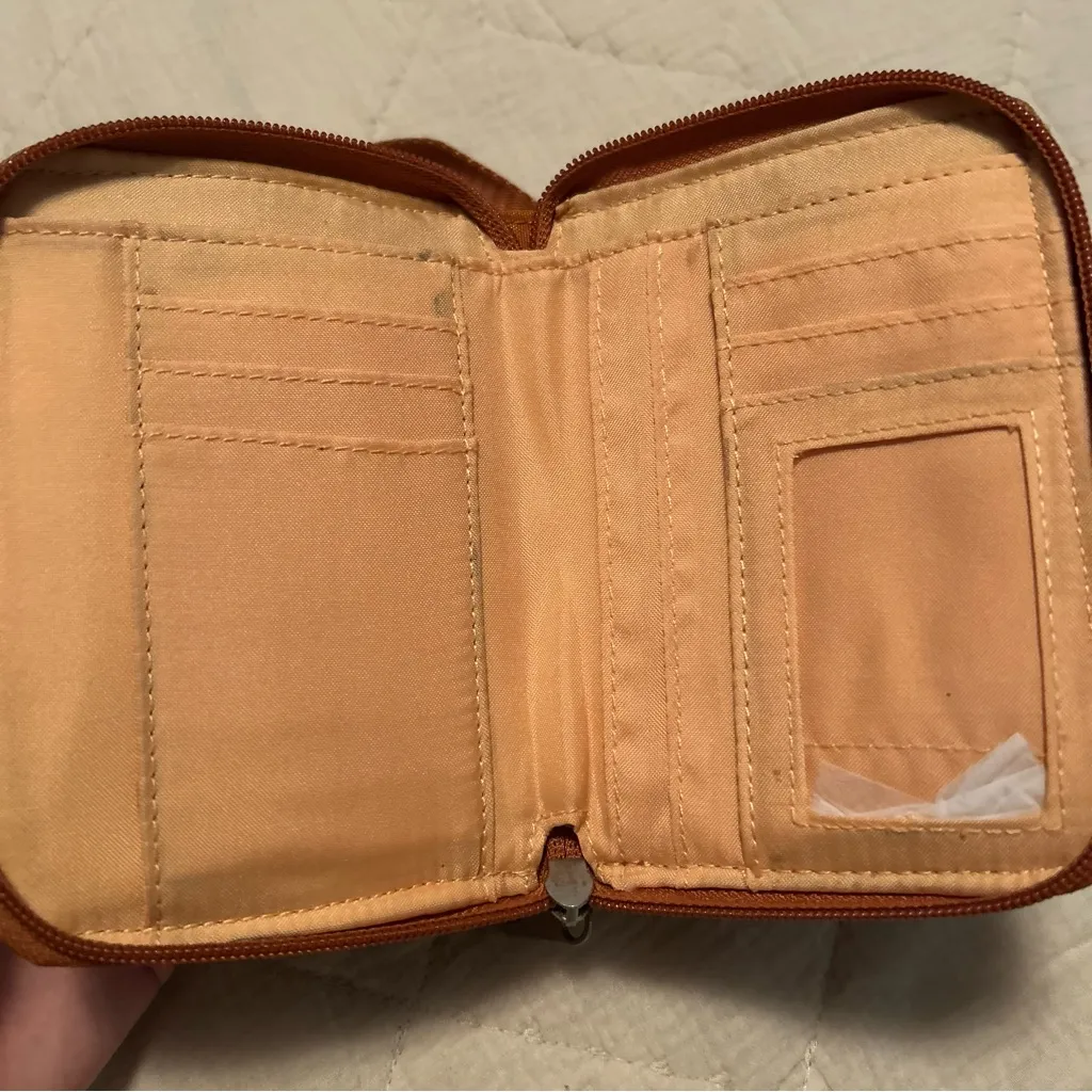 Baggallini Stylish Tan Crossbody Bag - Image 6