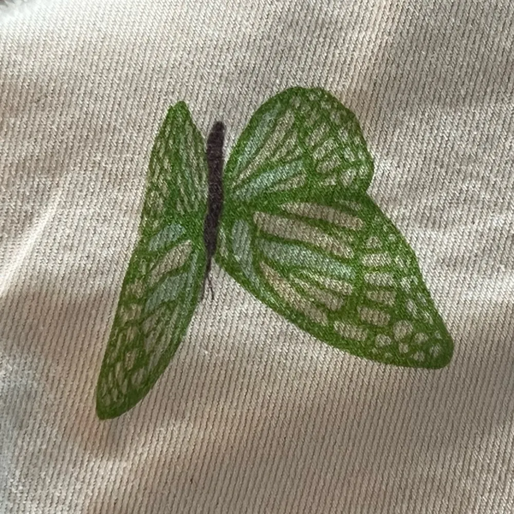 LEVI’S Butterfly Print 501 Raw Hem Jean Shorts Off White Size 30 NEW - Image 5