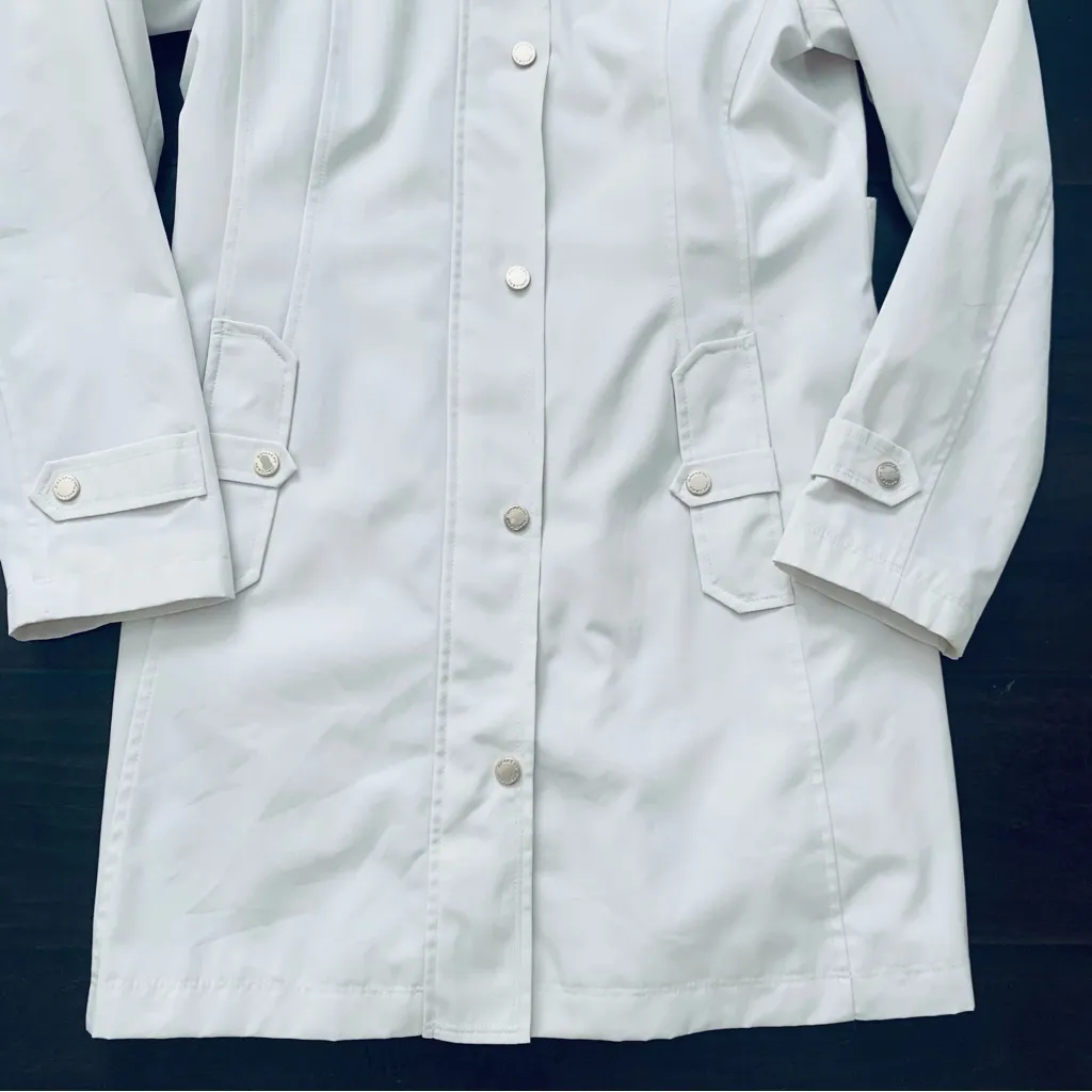 EUC Gallery New York Women’s Off-White Hooded Midweight Raincoat | Size: M - Image 3