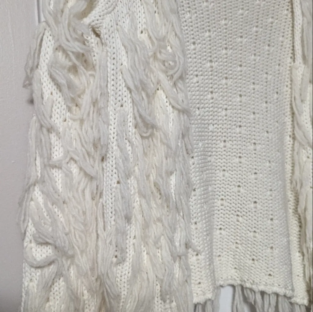 Kendall & Kylie Cream Fringe Sweater size XS0S - Image 2