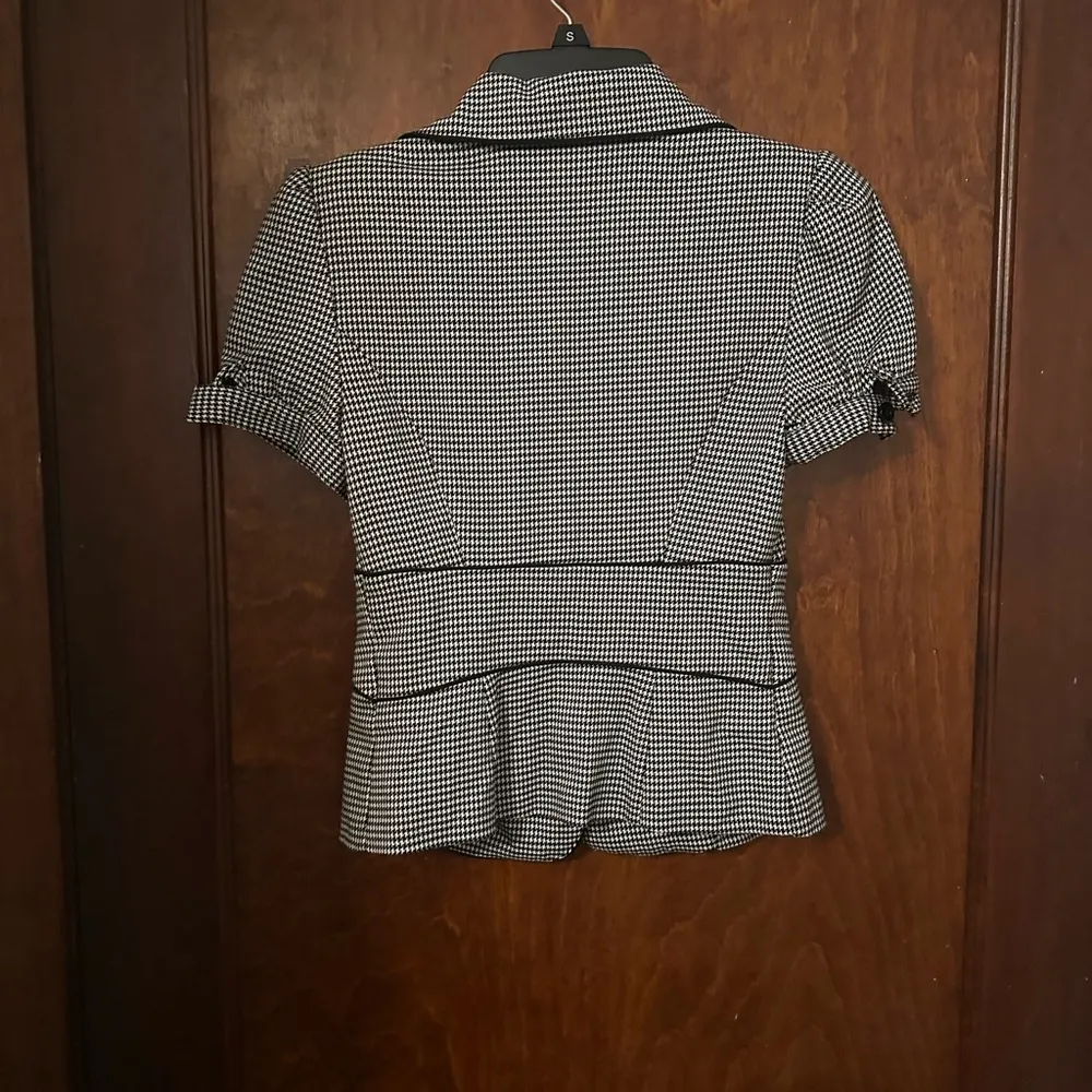 XOXO Y2K Short Sleeved Houndstooth Blazer Size S - Image 3