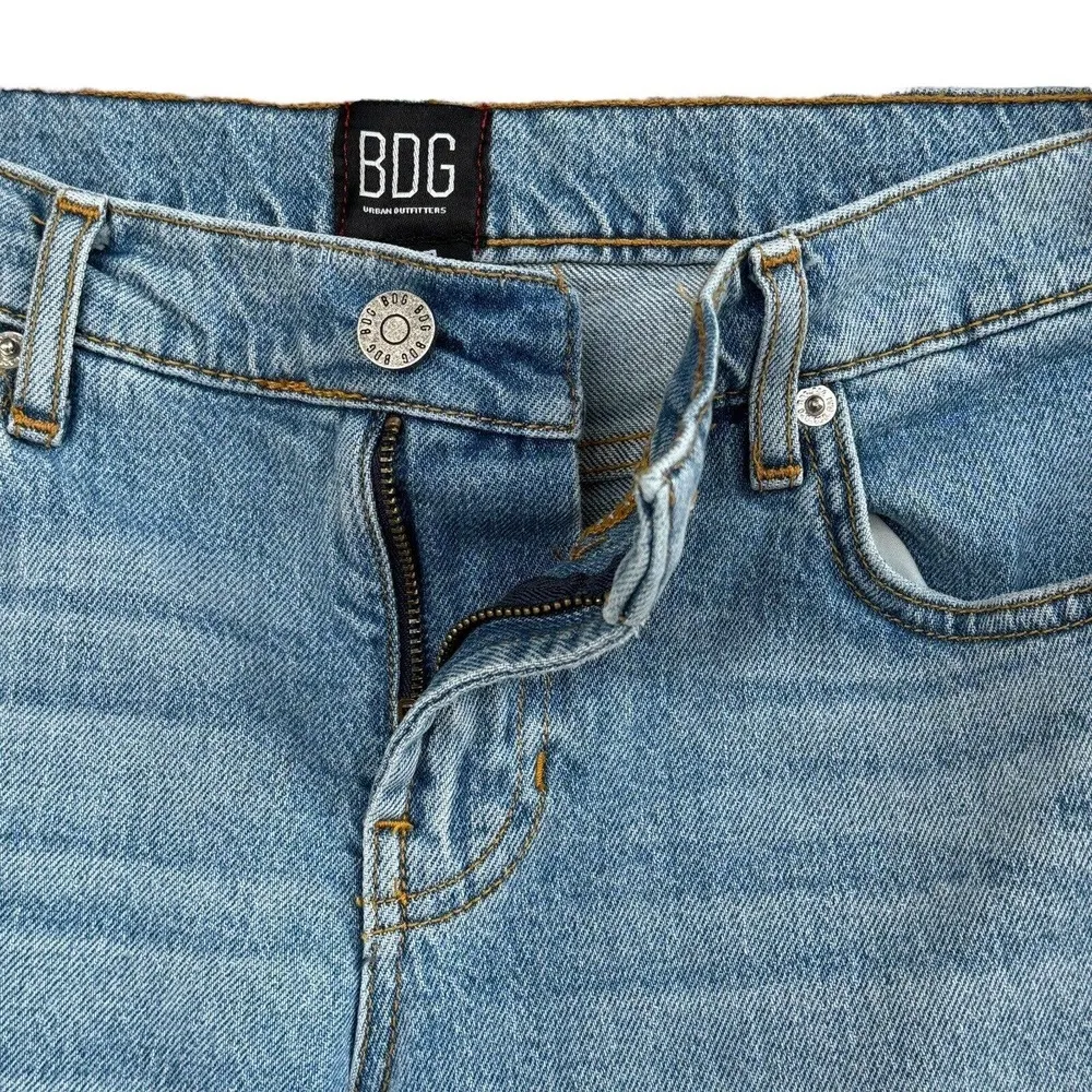 BDG SZ 27 Flare Jeans Mid-Rise 5-Pockets Zip-Fly Whiskered Light Wash Blue - Image 3