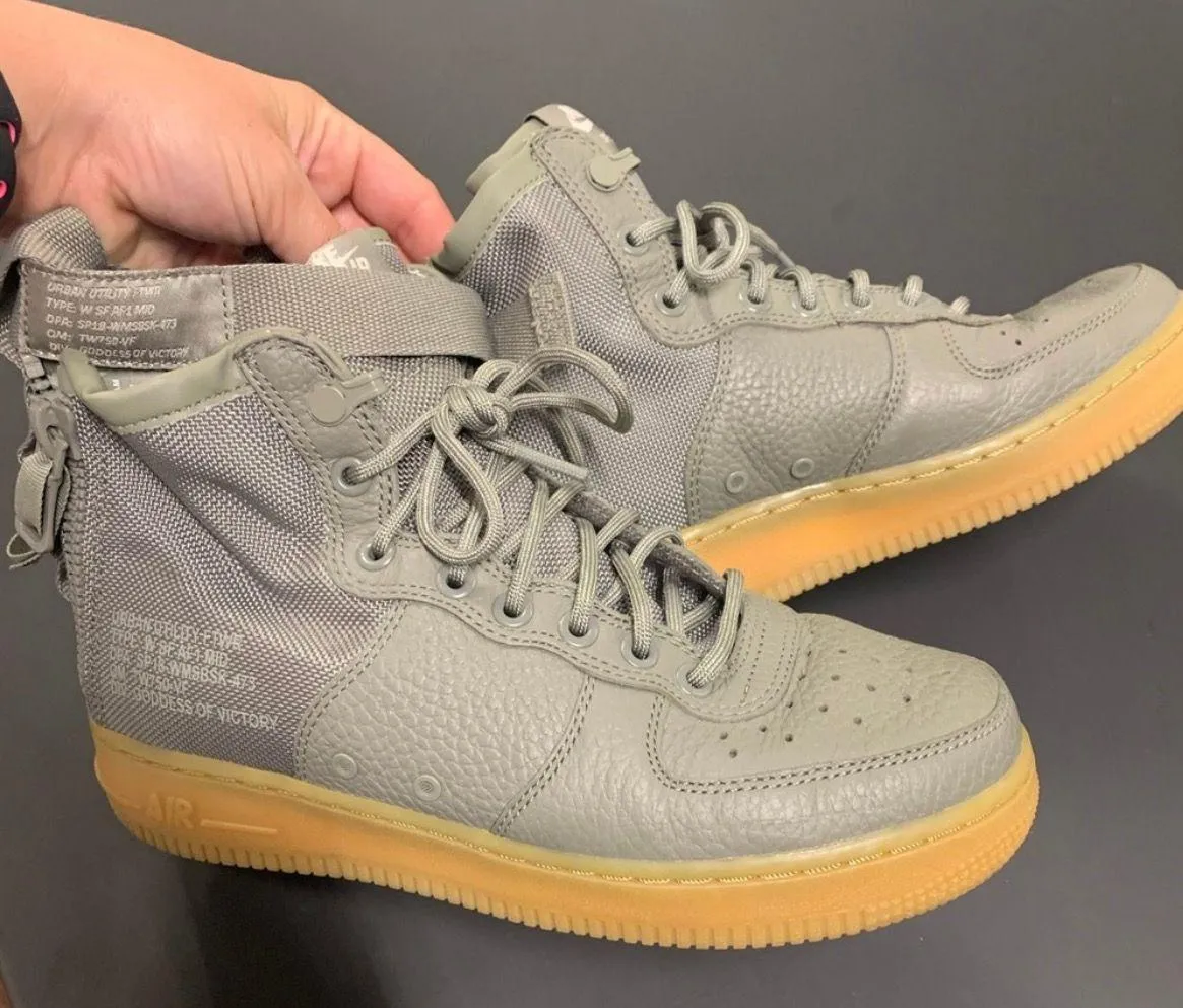 military-inspired SF Air Force 1 Mid. The Wmns SF Air Force 1 Mid 'Dark Stucco' sneaker  - Image 2