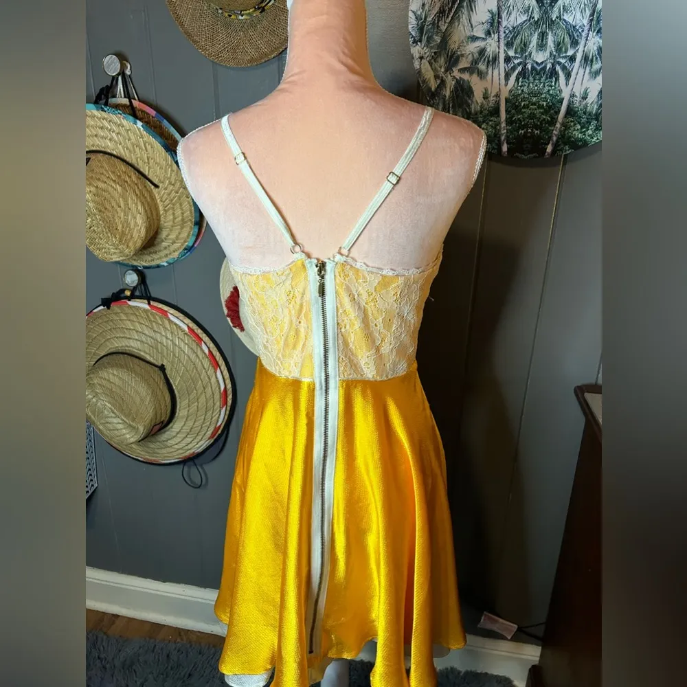Caitlin Michelle Yellow Fit & Flare Dress with Lace Bodice Sz 6 - Image 4
