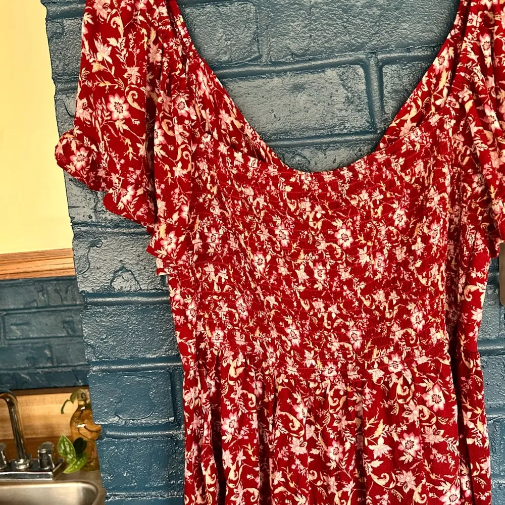 NWT Floral Flowy Blouse - Image 12