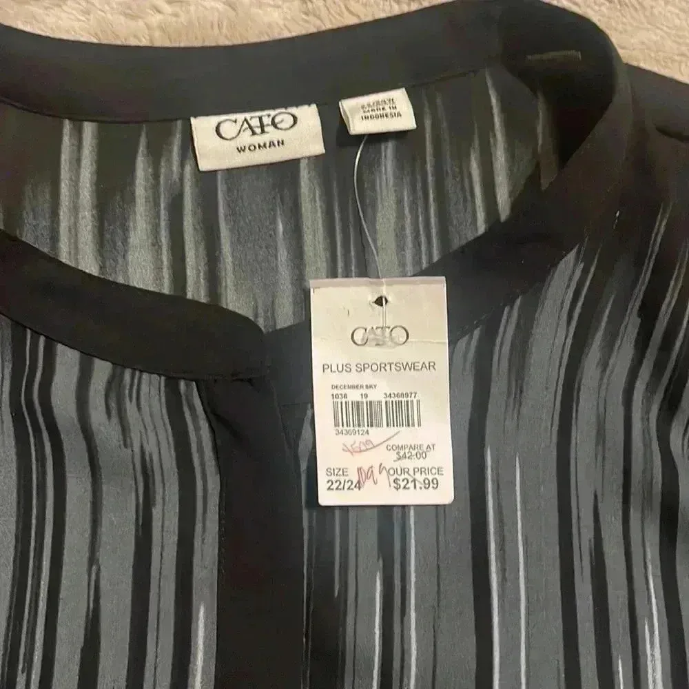 NWT CATO Blouse - Image 3