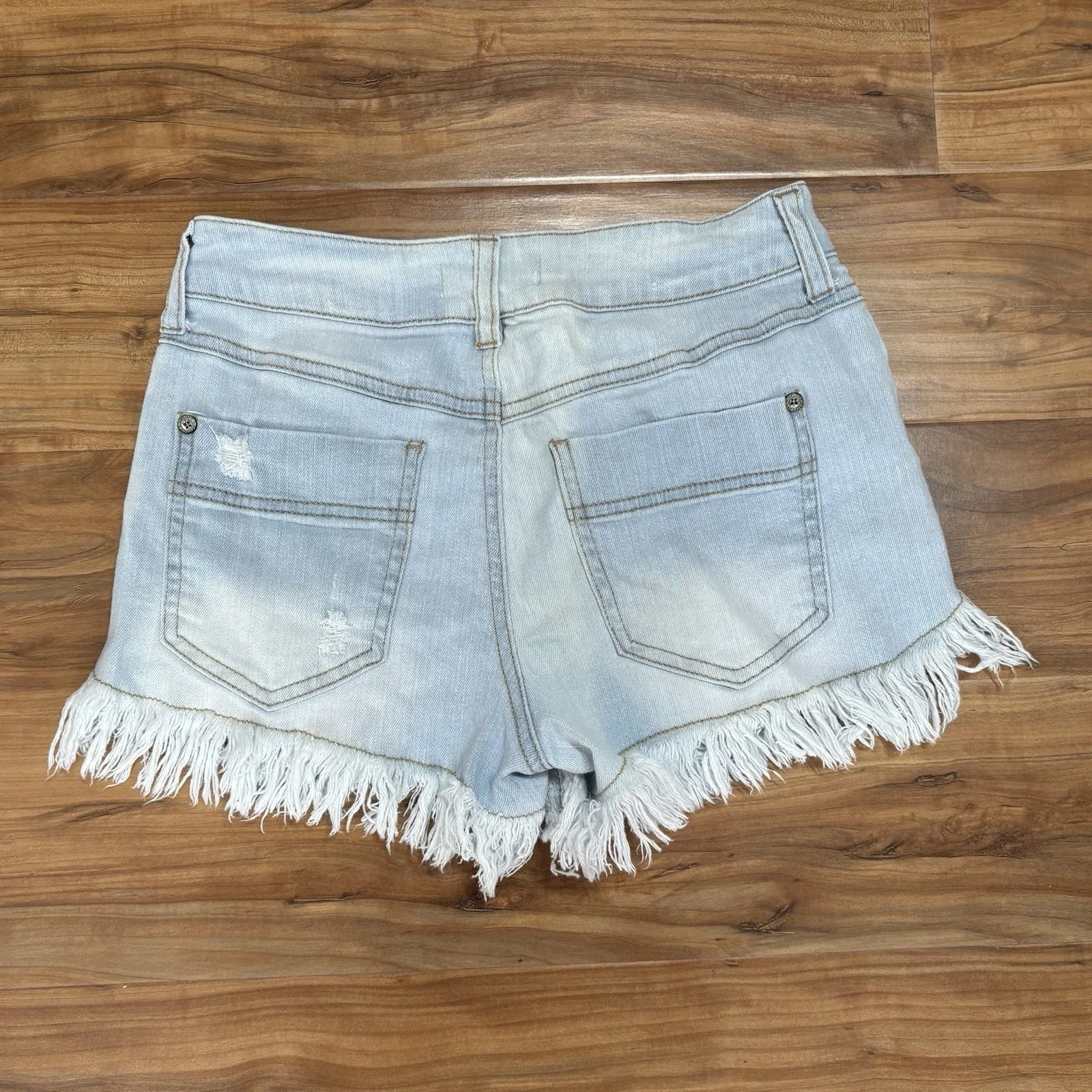 Altar'd State Women's Light Wash Denim Distressed‎ Hem Jean Shorts Sz 25/1 - Image 7