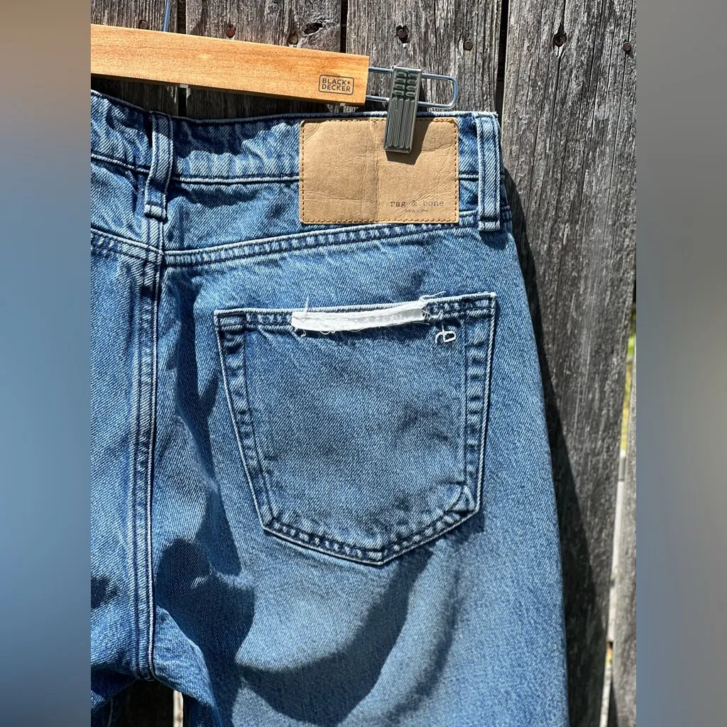 rag & bone
Rosa Mid-Rise Boyfriend Jeans - Image 14