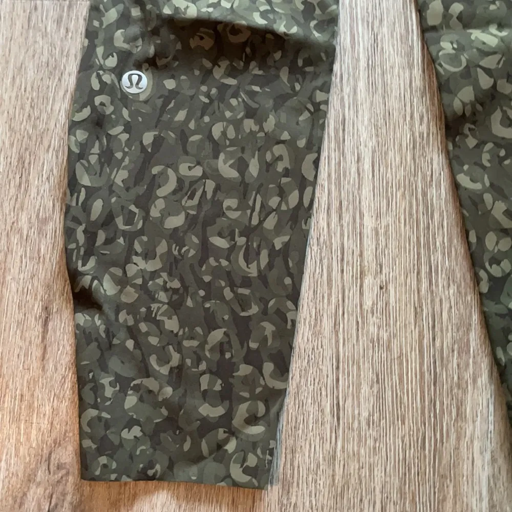 Lululemon Base Pace HR Tight 25” Size 4 - Image 14