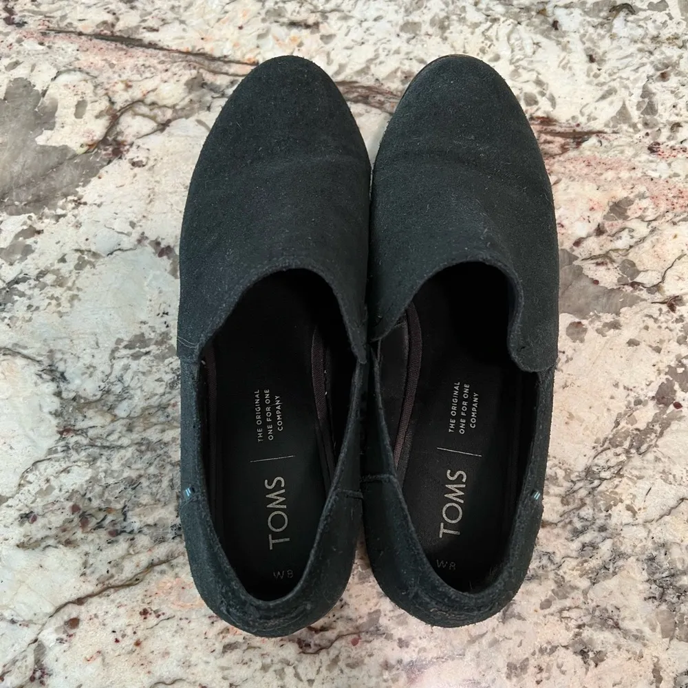 TOMS Shoes Womens 8 Shaye Loafers Black Suede Low Top Toe Casual - Image 2