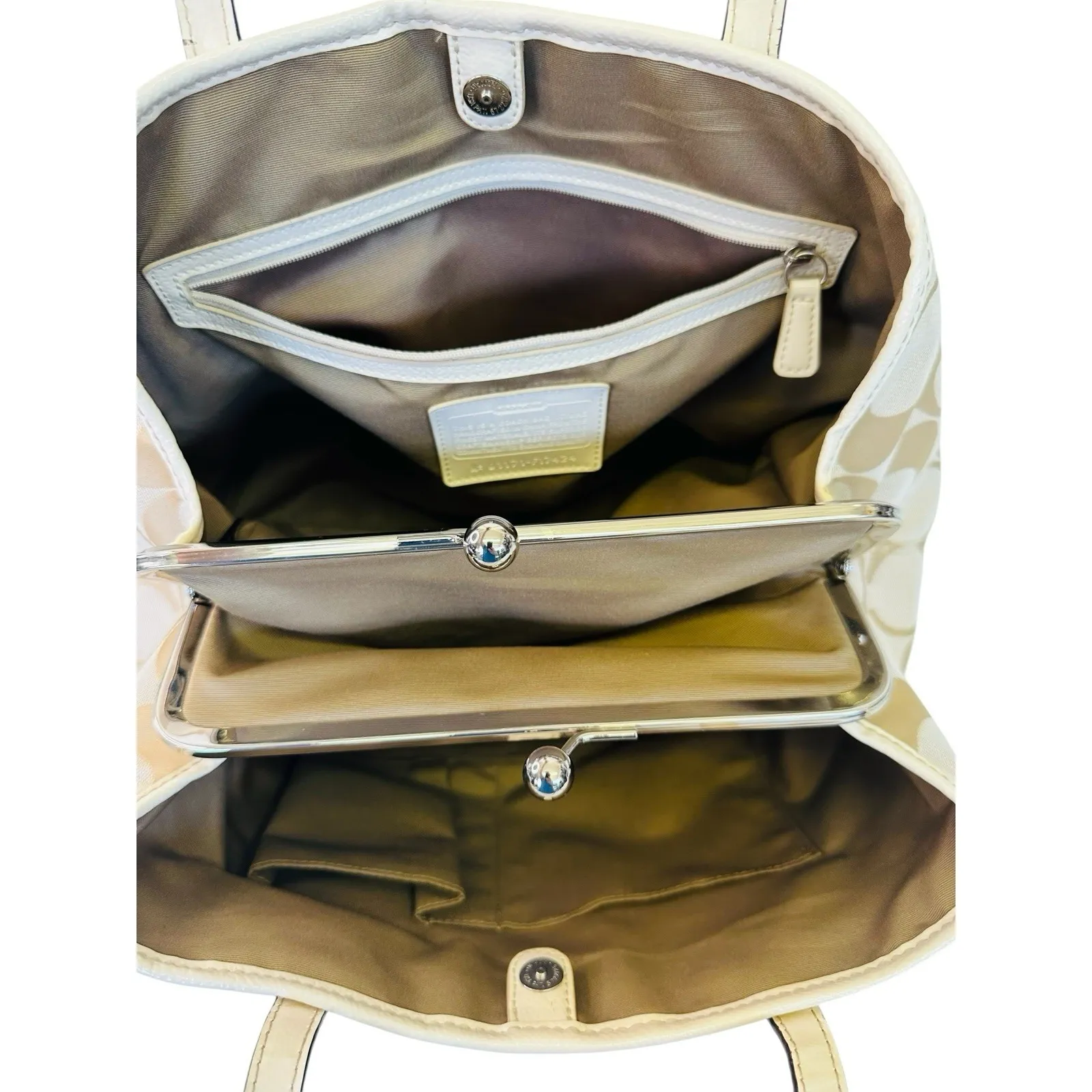 Coach Beige Signature Canvas and Patent Leather Kisslock Framed Carryall Tote - Image 12