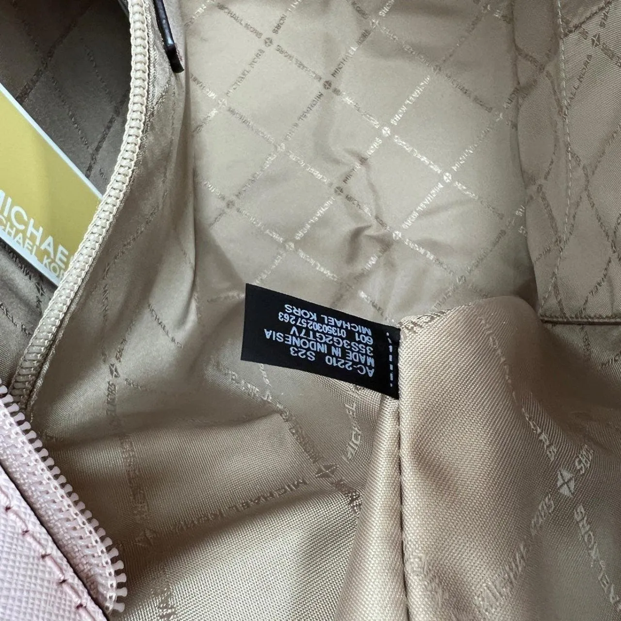 Lt Powderblush Gilly Tote Large Printed Drawstring Travel Bag - Image 8