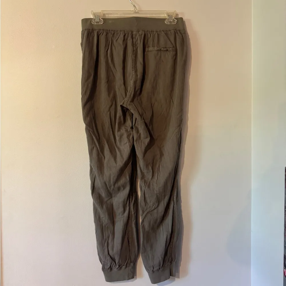 Faherty Arlie Surplus Joggers in green size medium - Image 7