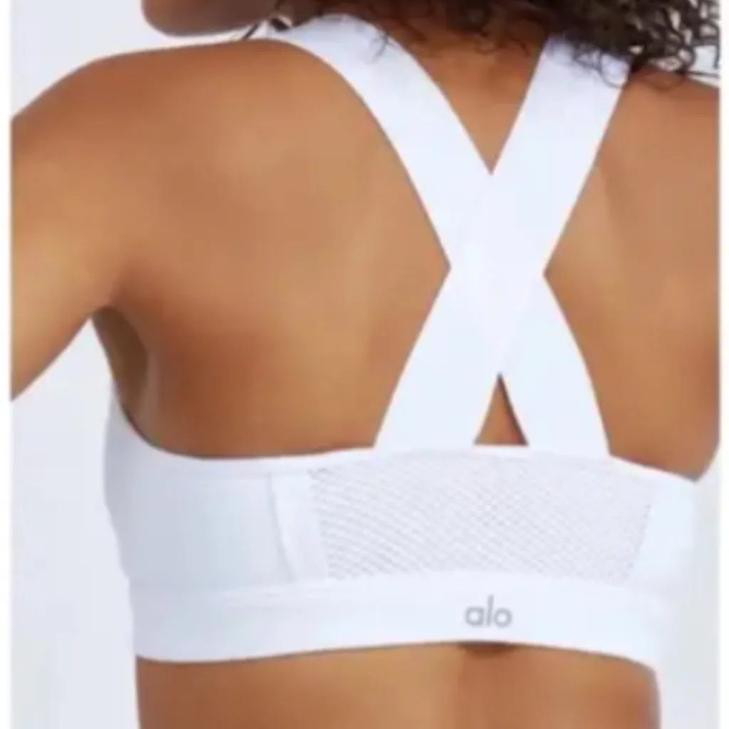 Alo Yoga Equalize White Sports Bra Size Medium - Image 3